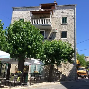 Morus Alba Apartment